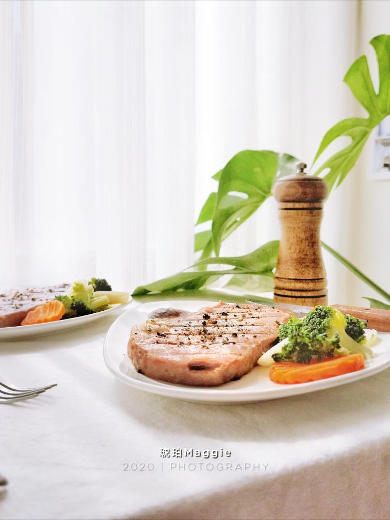 周末宅家吃什么？教你用烤箱烤出鲜嫩多汁的黑胡椒牛排🥩🍷