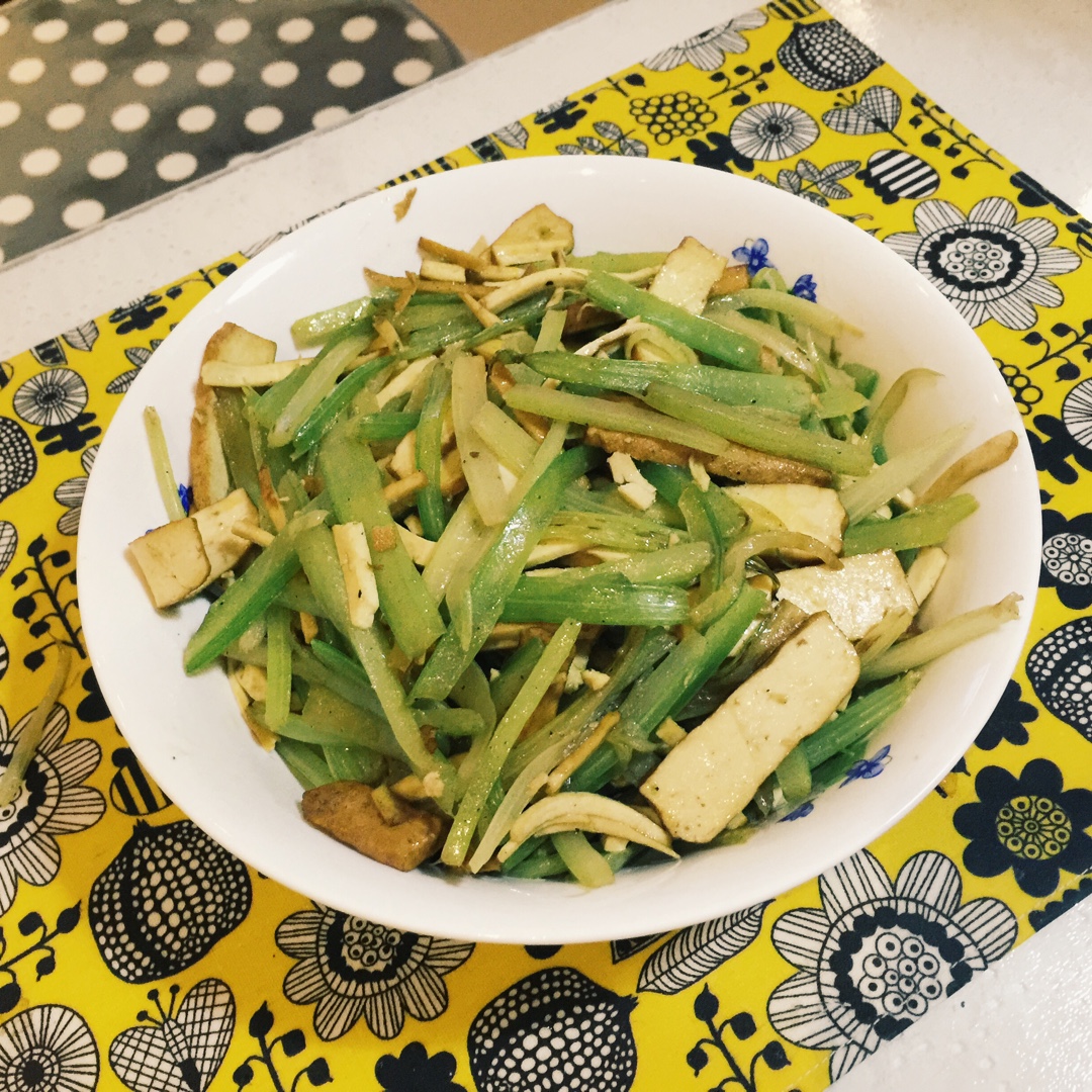 芹菜炒香干