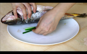 清蒸鱼/适用于各种鱼🐠（年夜饭必备硬菜）@Makin-的做法 步骤2