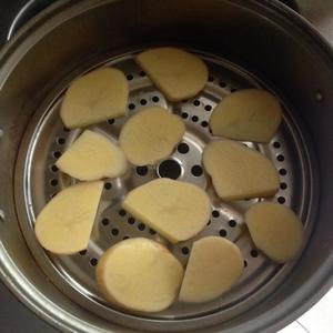 土豆秋葵饼的做法 步骤2