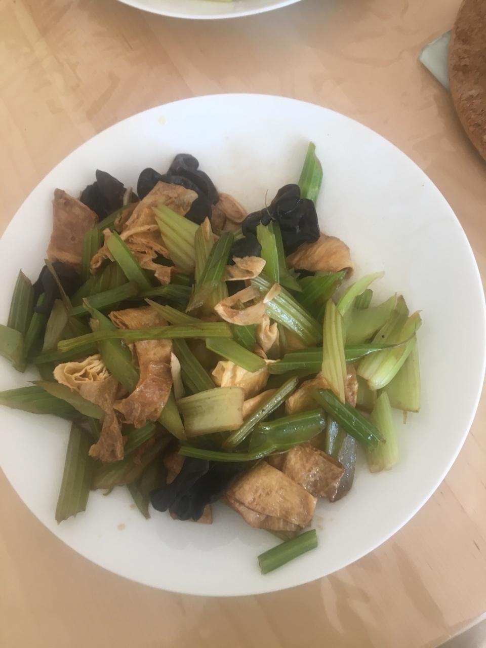 芹菜拌腐竹