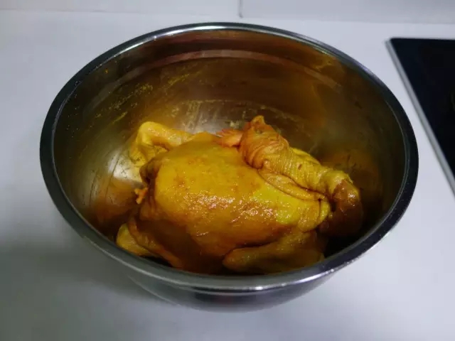 电饭煲盐焗鸡的做法 步骤3