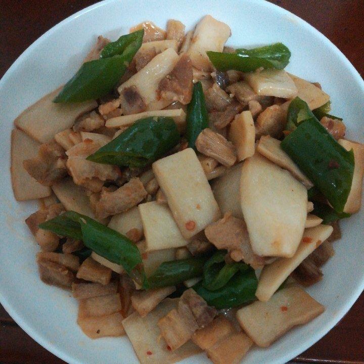 五花肉爆炒杏鲍菇