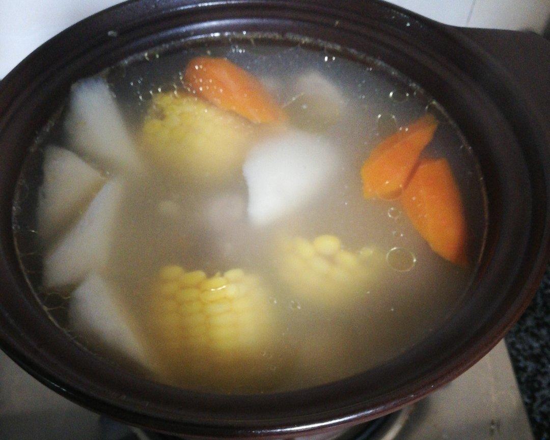 胡萝卜玉米山药排骨汤