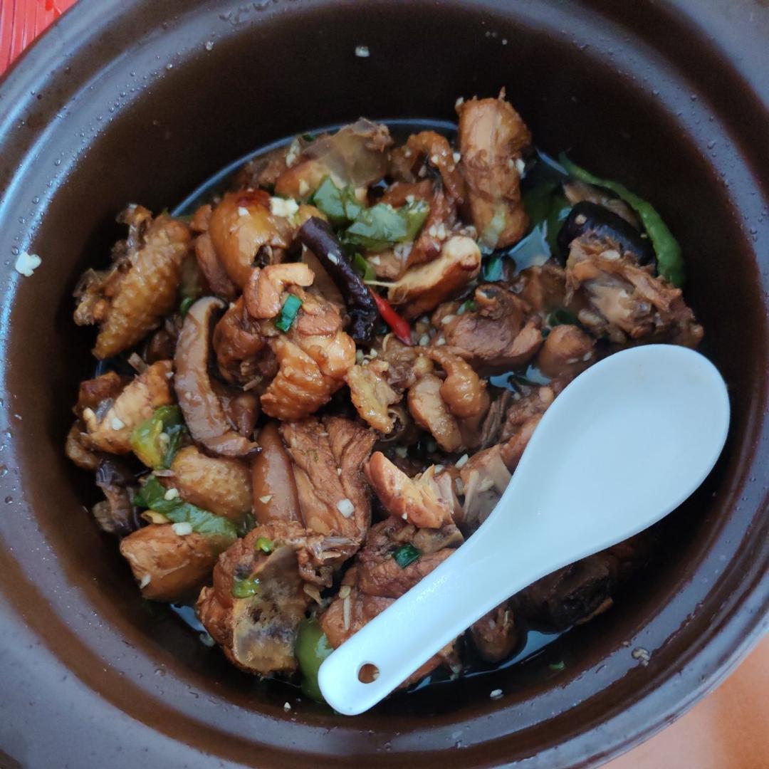 砂锅焖鸡