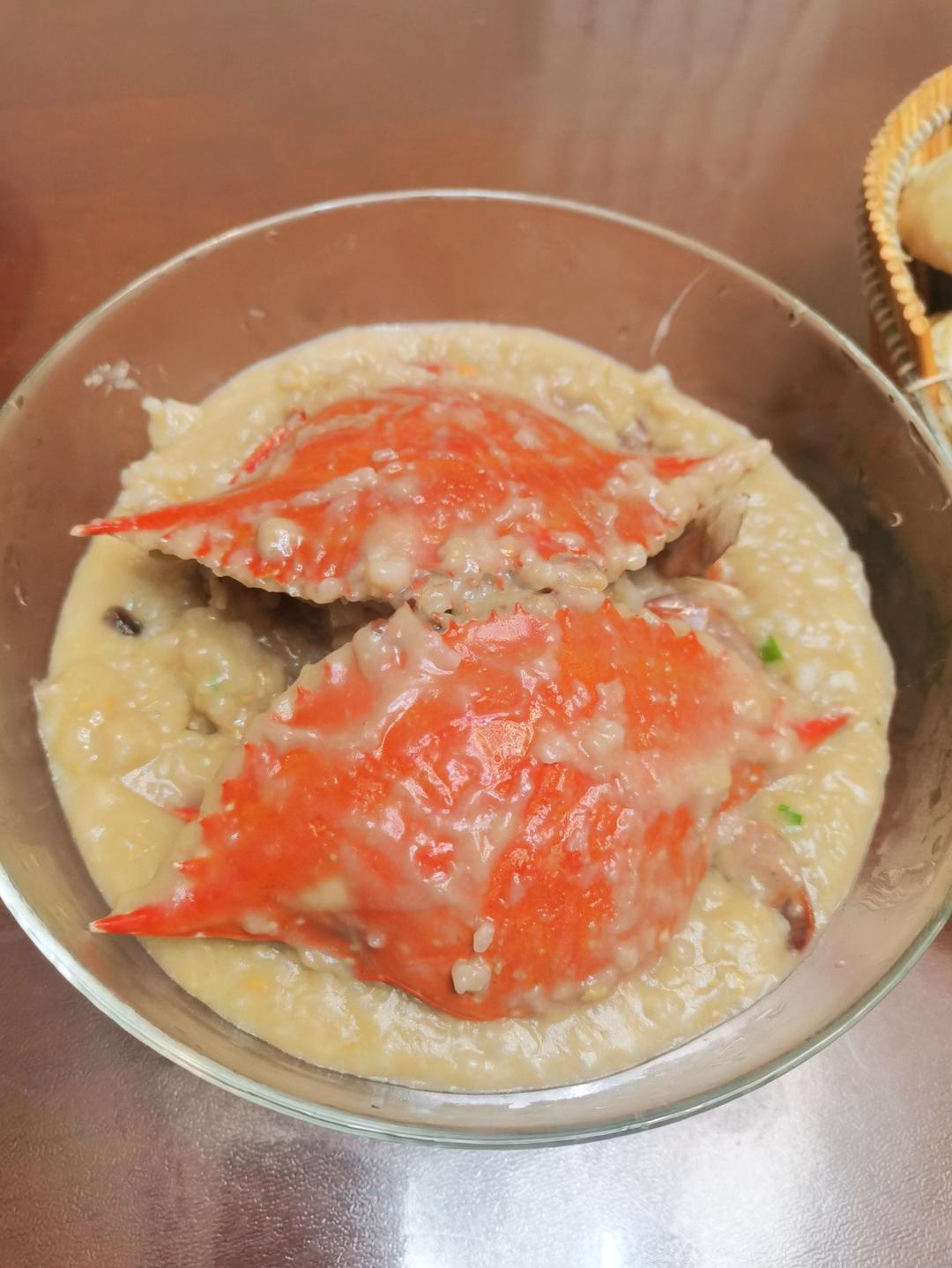 一碗柔滑香浓的粤式海鲜粥