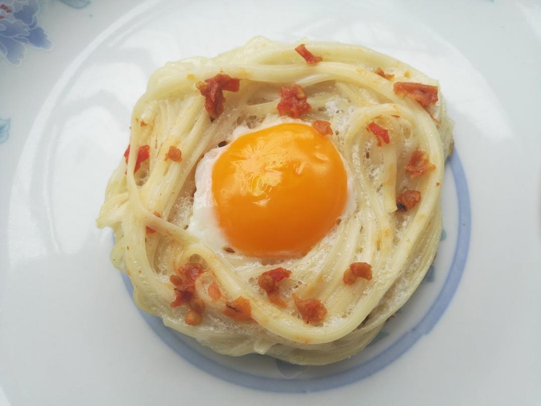 面条变身鸟巢蛋饼