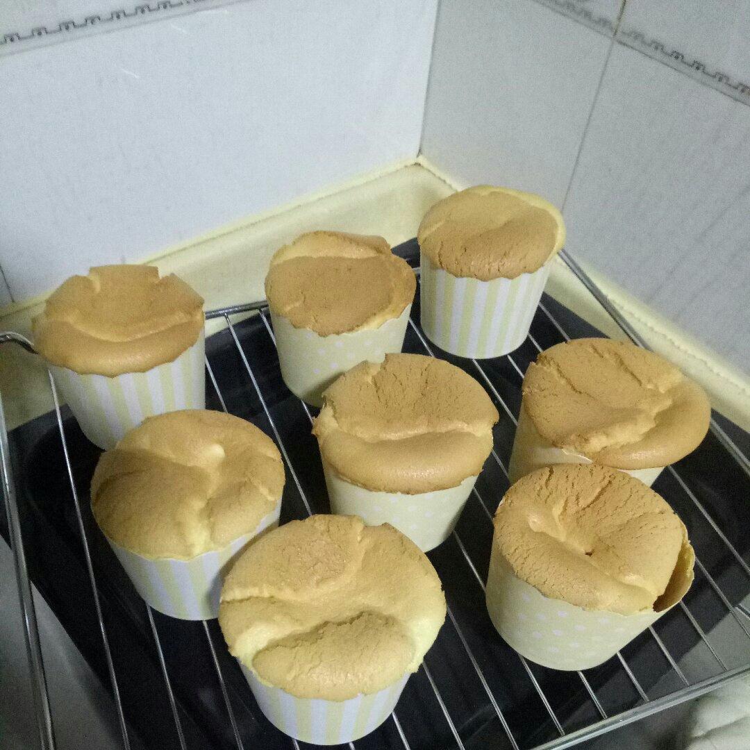 软绵绵戚风纸杯蛋糕