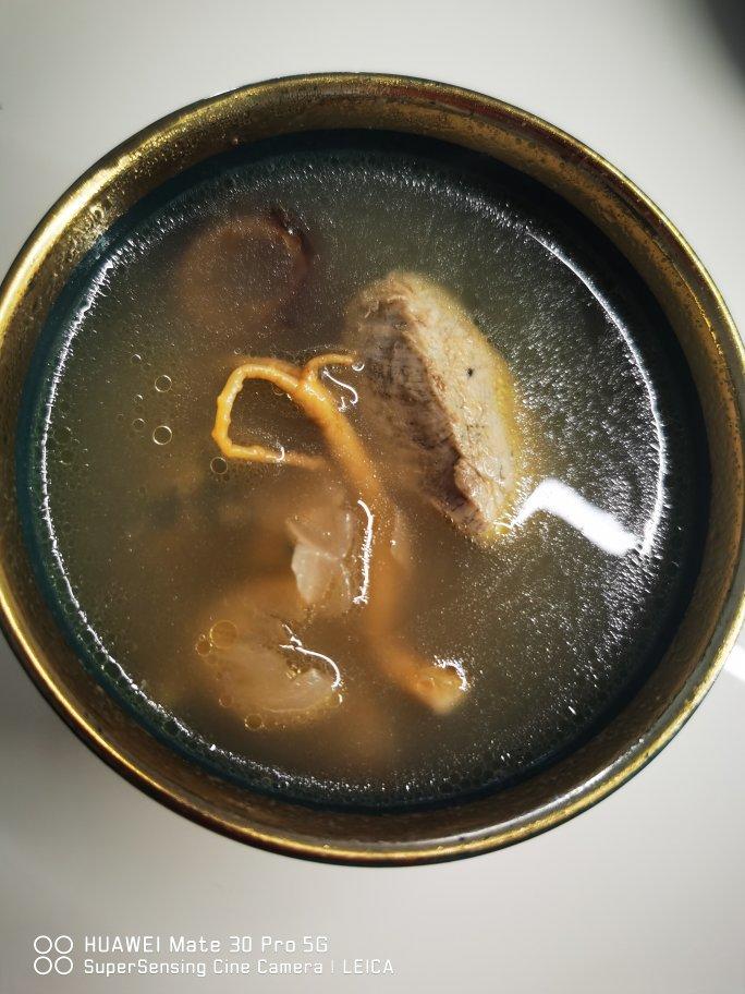红参须鸡汤