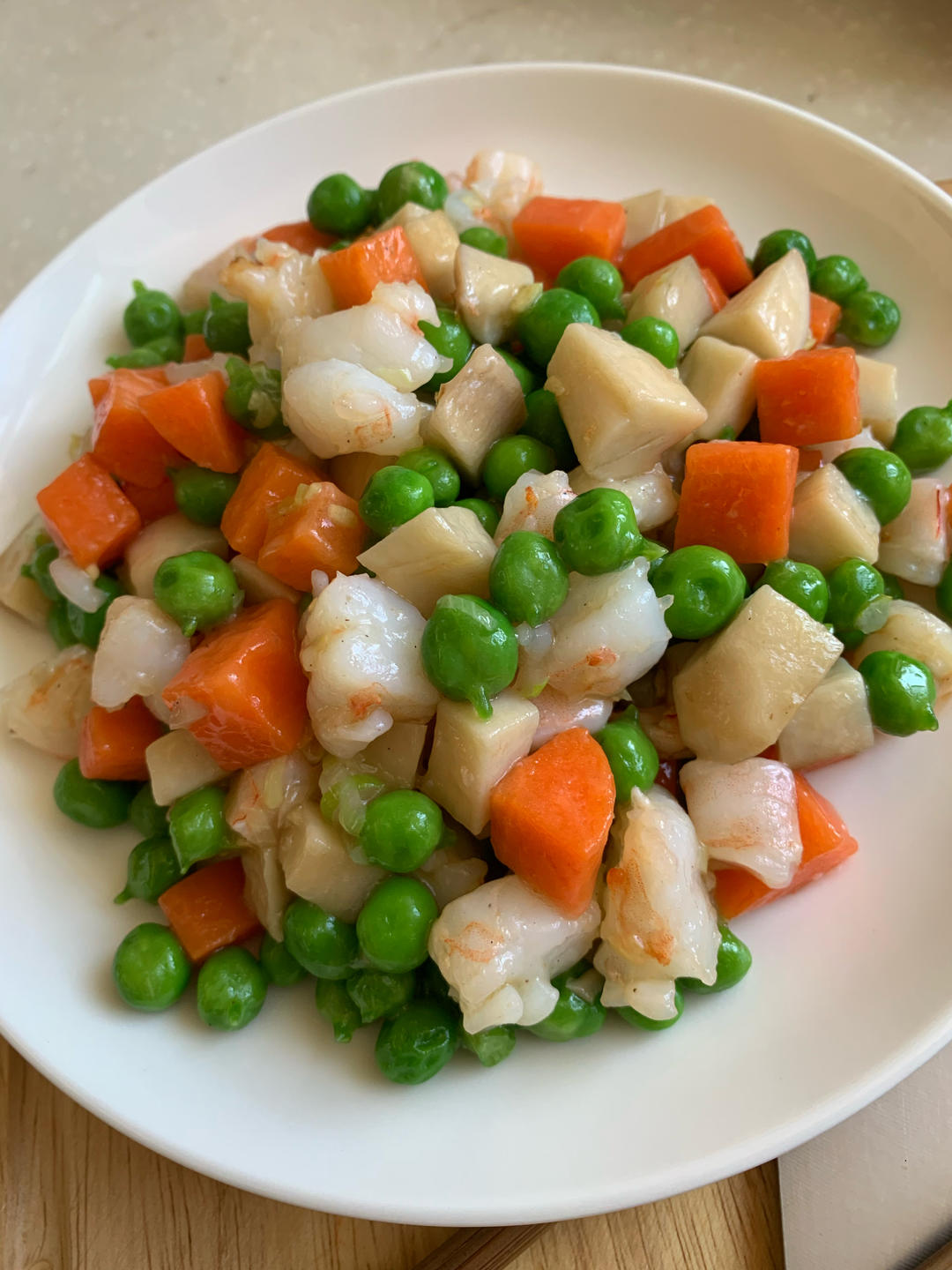 青豆，胡萝卜，玉米炒虾仁。