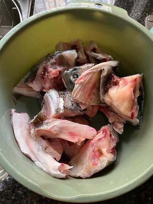 好吃到没朋友的干锅焗鱼头的做法 步骤1