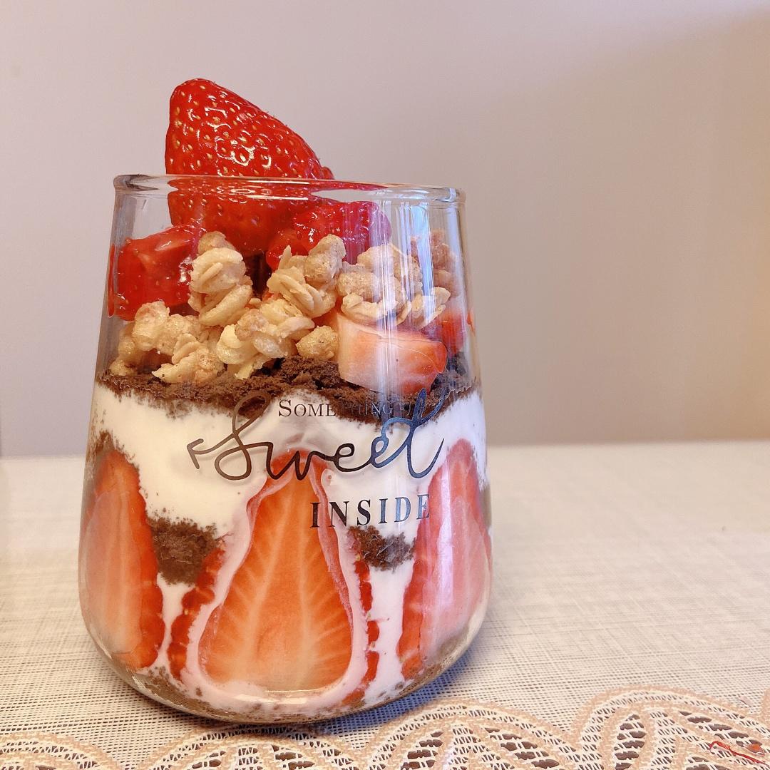 五分钟超快手甜品🍓网红奥利奥草莓酸奶杯