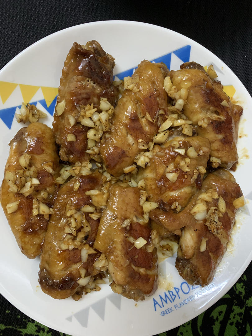 不要再可乐鸡翅了，求求你试试蒜香鸡翅吧，香味捅破天花板！