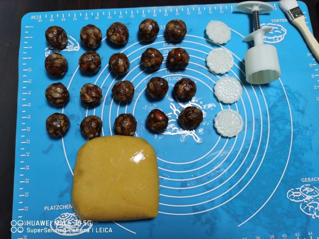 广式月饼—蛋黄莲蓉月饼