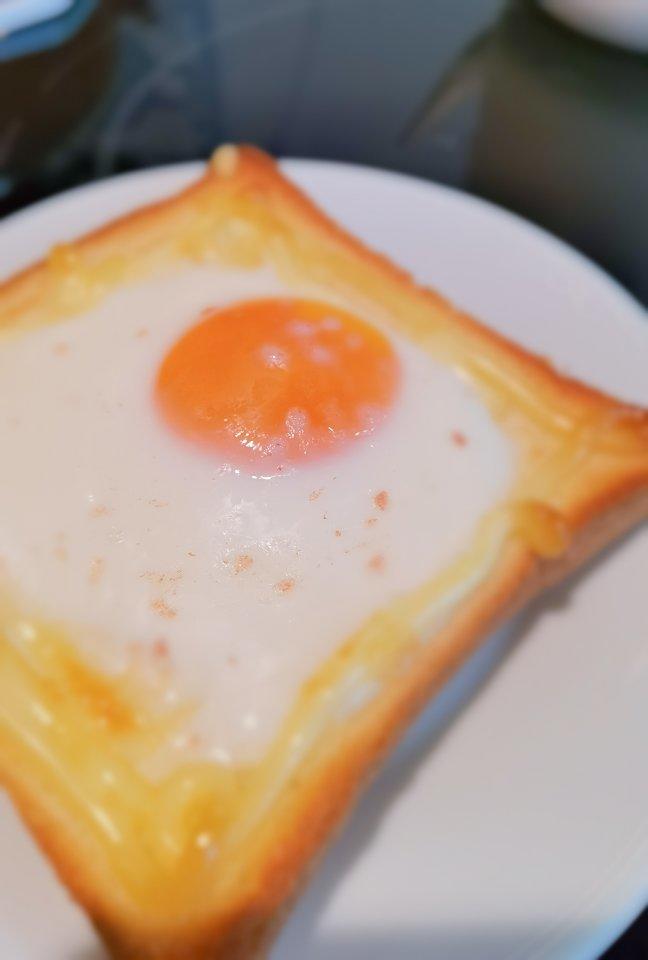 吐司太阳蛋(10分钟快手早餐)