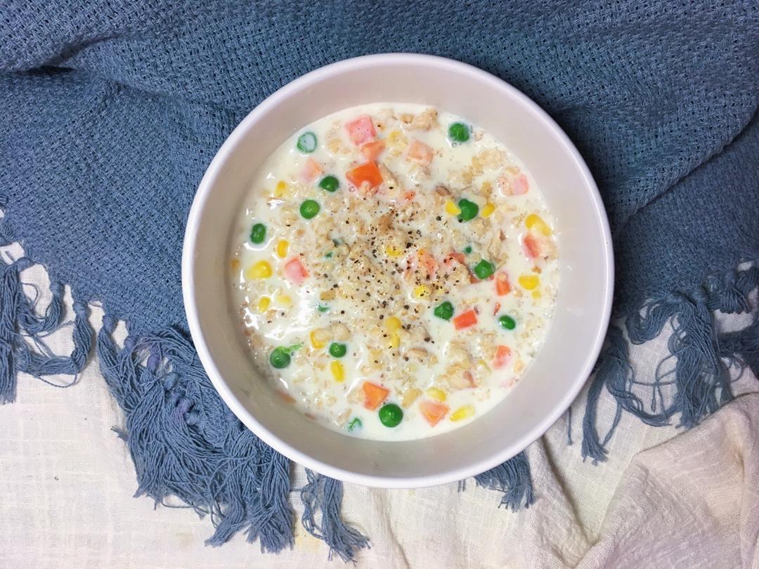 七七七饭做的牛奶燕麦咸鲜玉米粥
