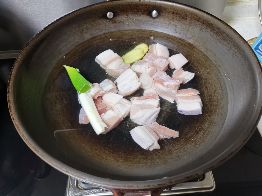 电炖锅版家庭红烧肉的做法 步骤1