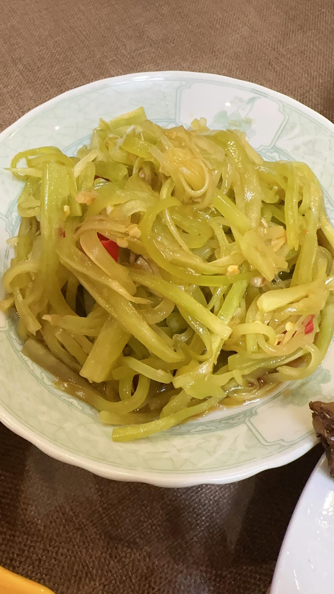 厨师长教你：夏日开胃小菜“凉拌莴笋丝”的家常做法，简单易学赶紧收藏吧
