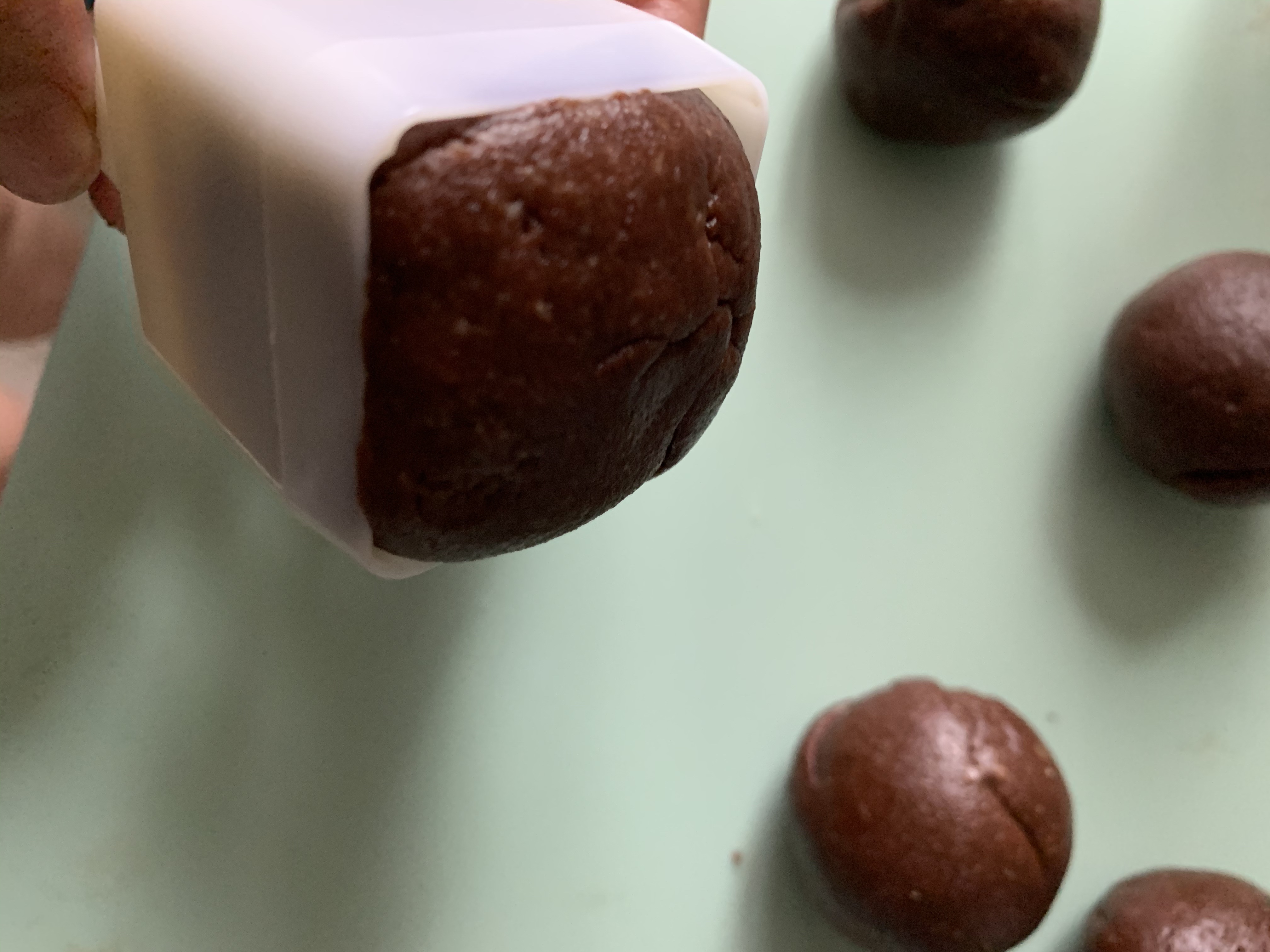 生酮月饼：巧克力鹰嘴豆泥馅的做法 步骤11