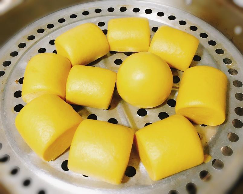 新手也可以--详解如何做出人见人爱、金黄的南瓜馒头