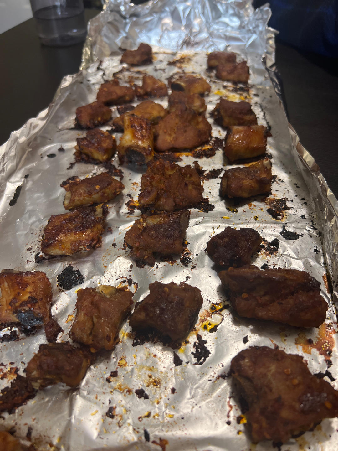 外焦里嫩！好吃到舔手指的蒜香烤排骨