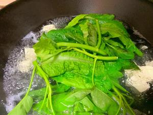 零基础小白都能轻松快手做的超清淡青菜豆腐汤的做法 步骤6