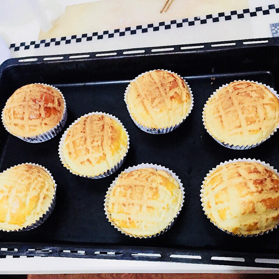 好吃到炸裂的港式菠萝包（附带制作酥皮的小视频）