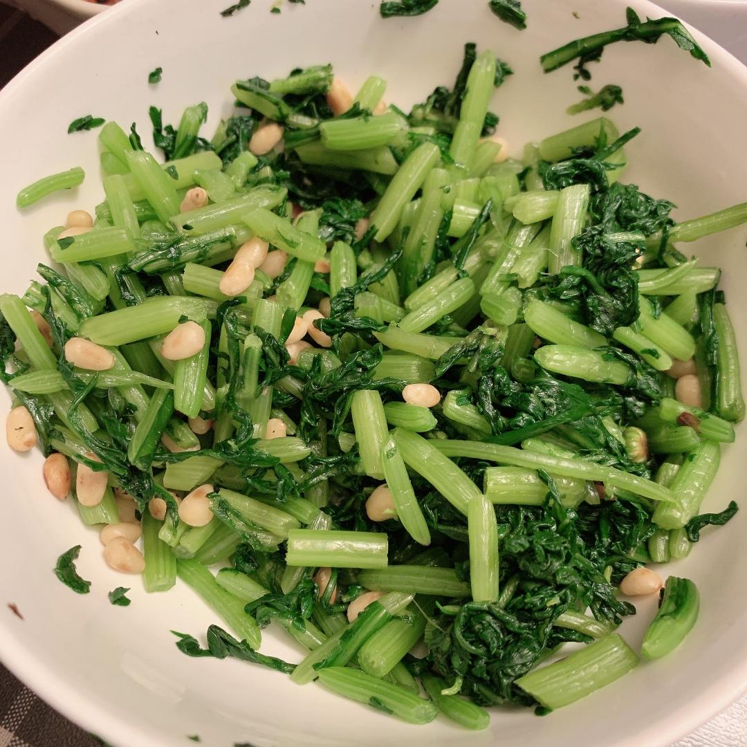 松仁拌茼蒿