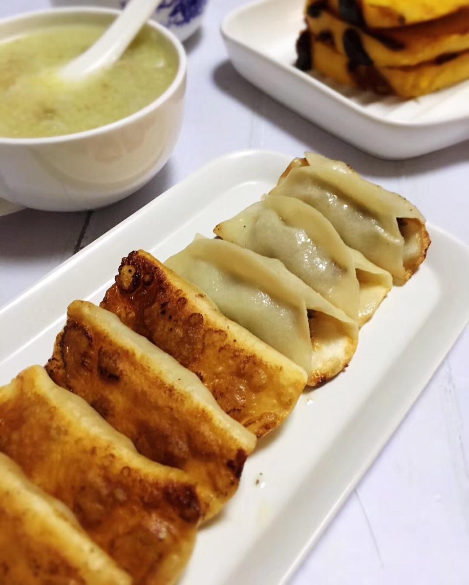 三鲜锅贴