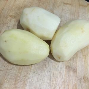 干锅土豆片的做法 步骤1