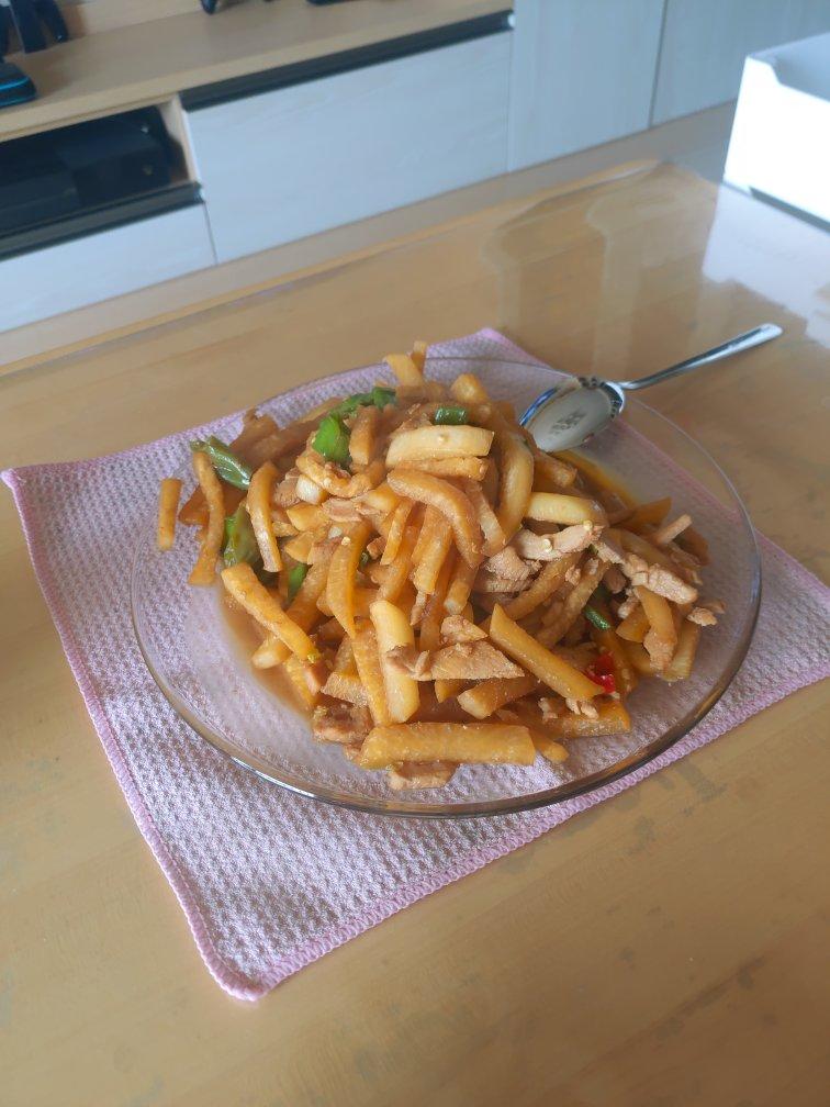 萝卜丝炒牛肉，萝卜小炒最好吃的做法了