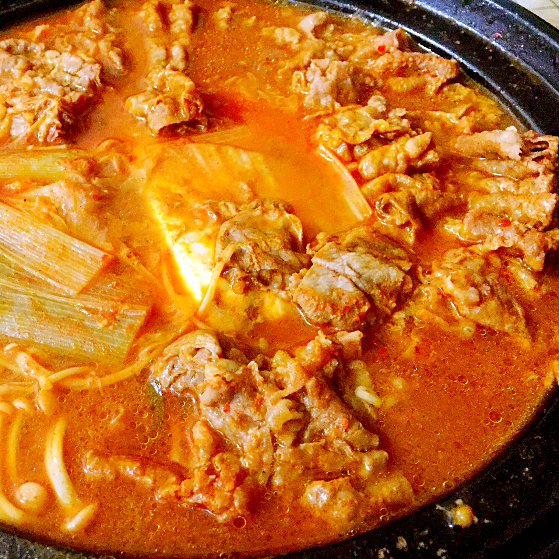 小胖爱吃面做的泡菜肥牛锅