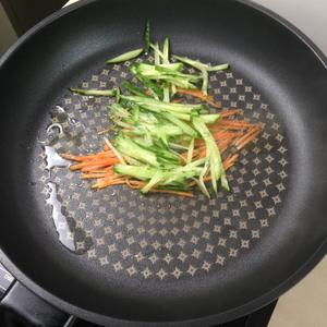 泡椒肥牛炒饭的做法 步骤3