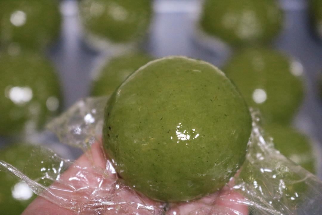 清明必吃的艾草青团