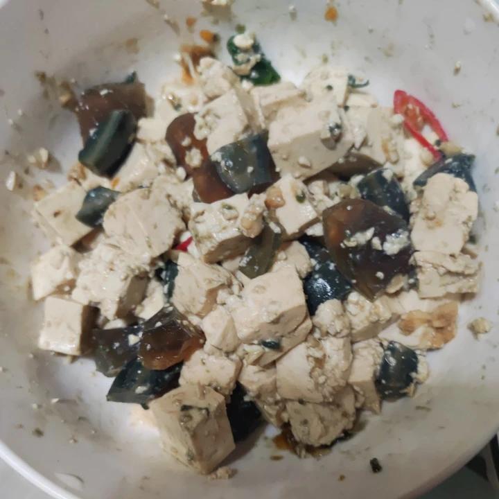 皮蛋拌豆腐