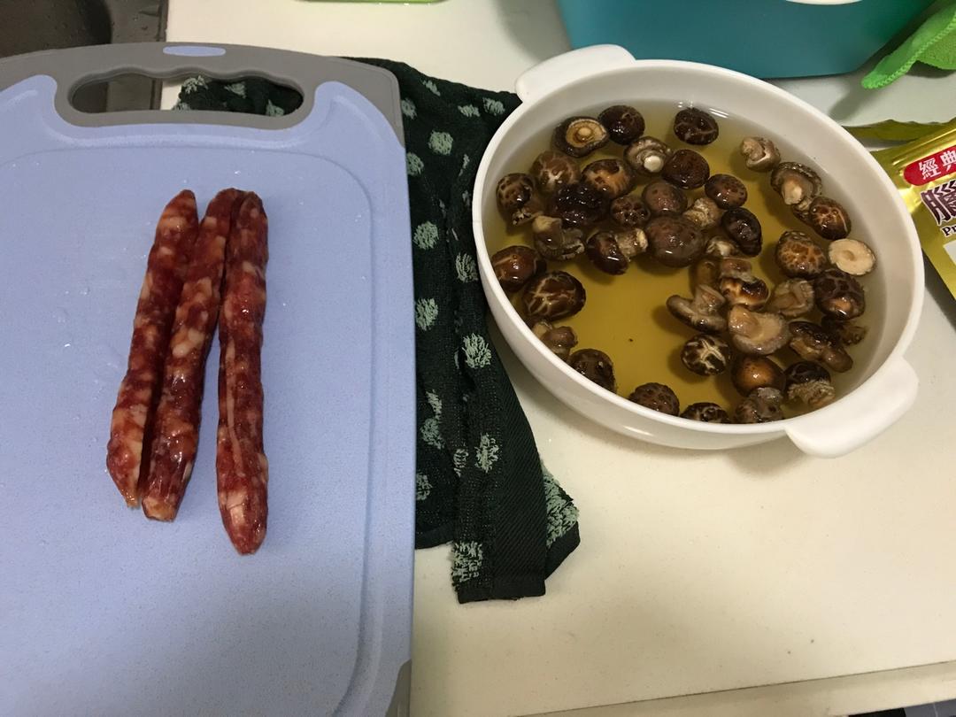 腊肠香菇焖饭