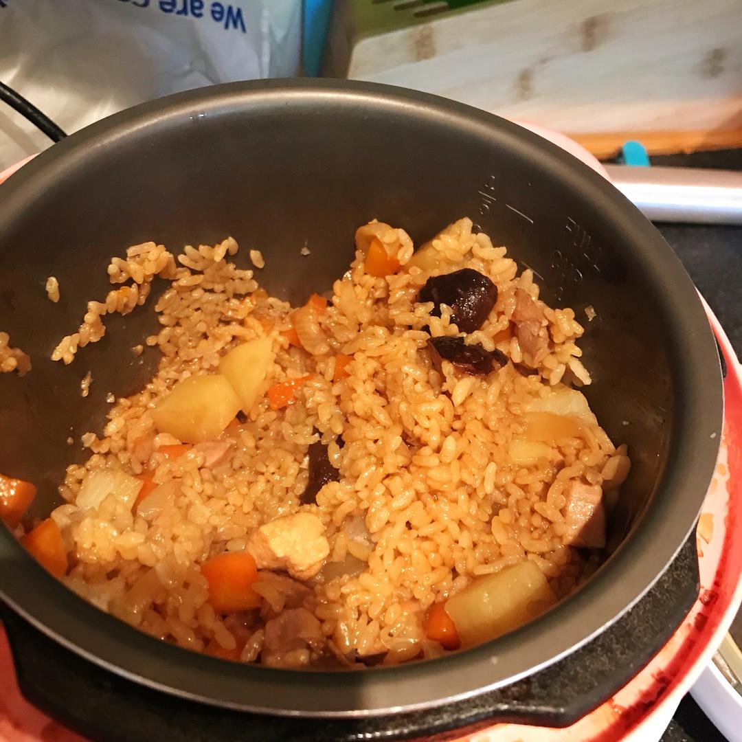 【香菇鸡肉焖饭】
