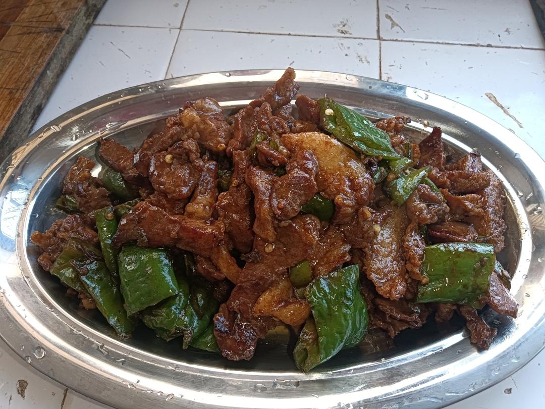 巨下饭的尖椒炒肉片