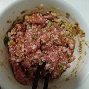 西葫芦肉蒸饺的做法 步骤2
