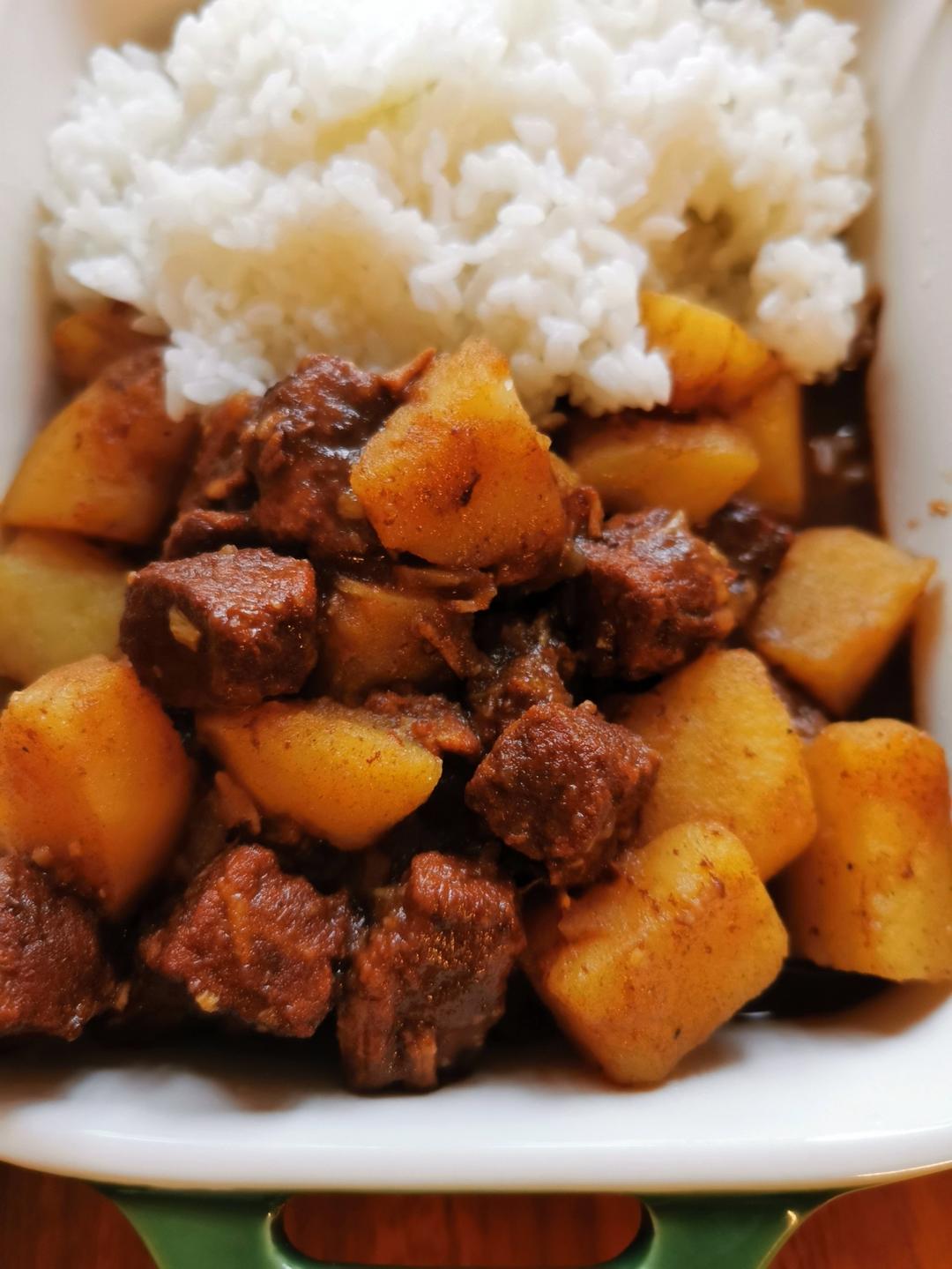 小土豆烧牛肉，红烧牛腩，好吃到舔盘