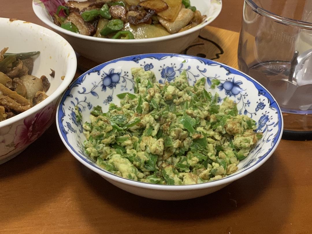 快手超下饭的青椒炒蛋