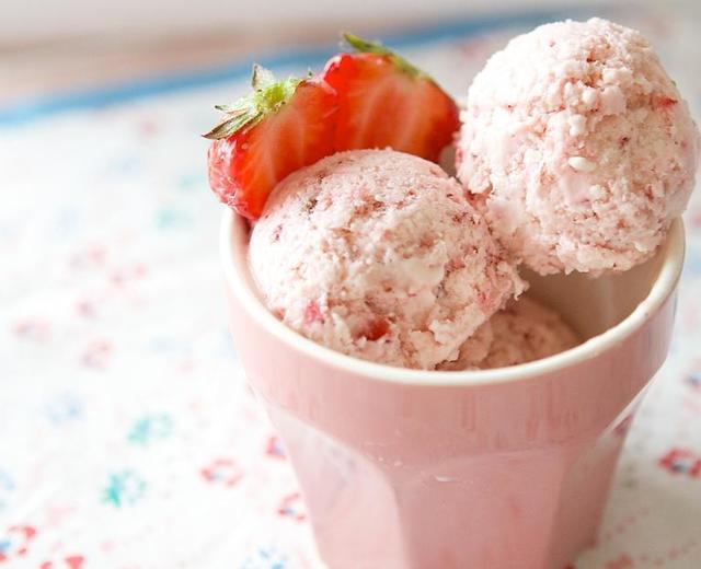 无需搅拌的草莓冰激凌的做法