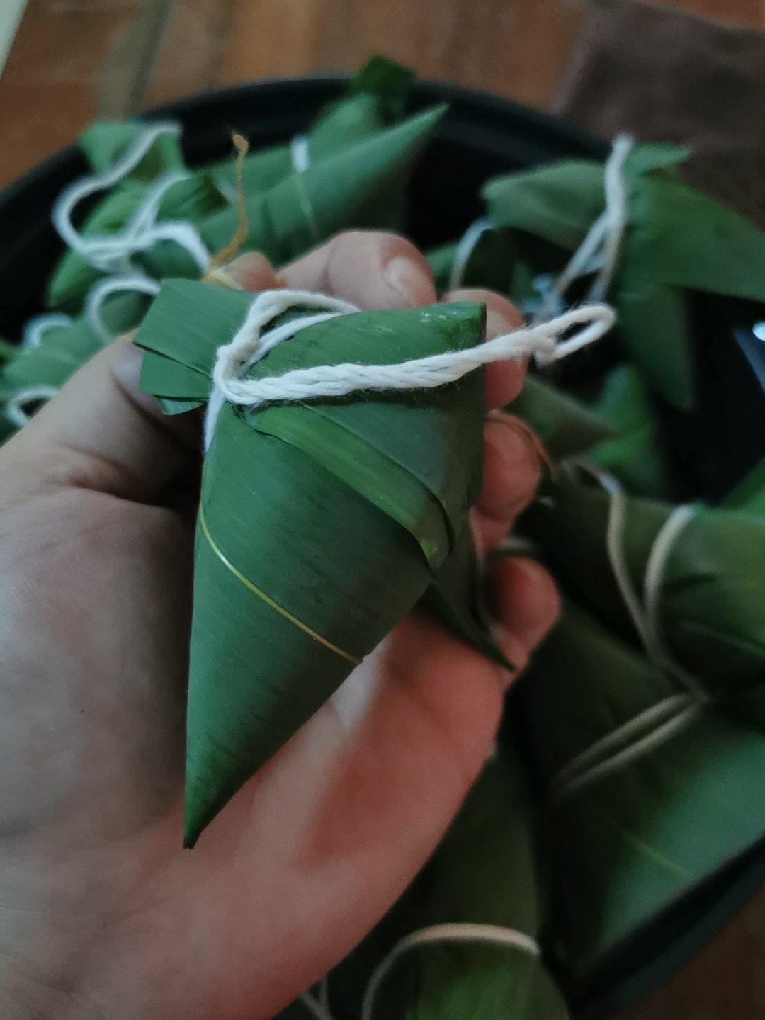 红豆碱粽 三角粽子的包法