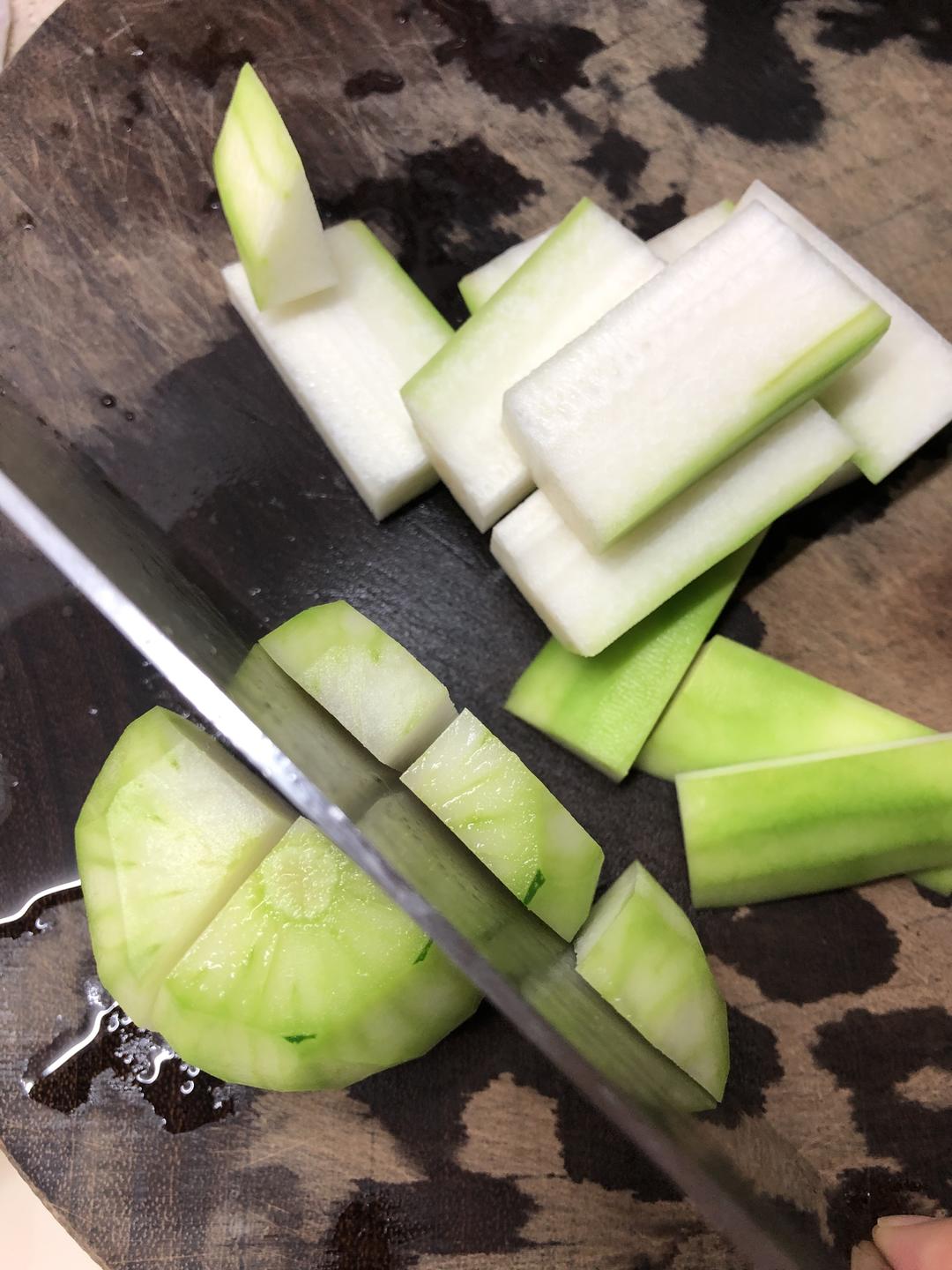 咸蛋瘦肉滚节瓜汤