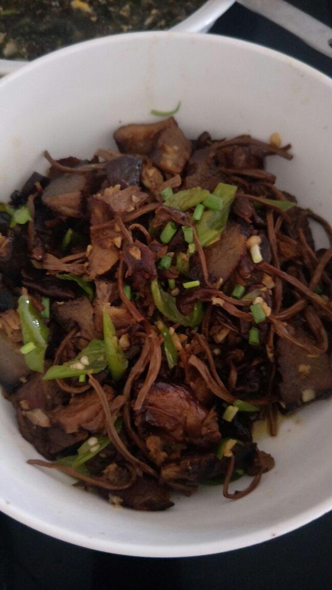 干茶树菇炒腊肉