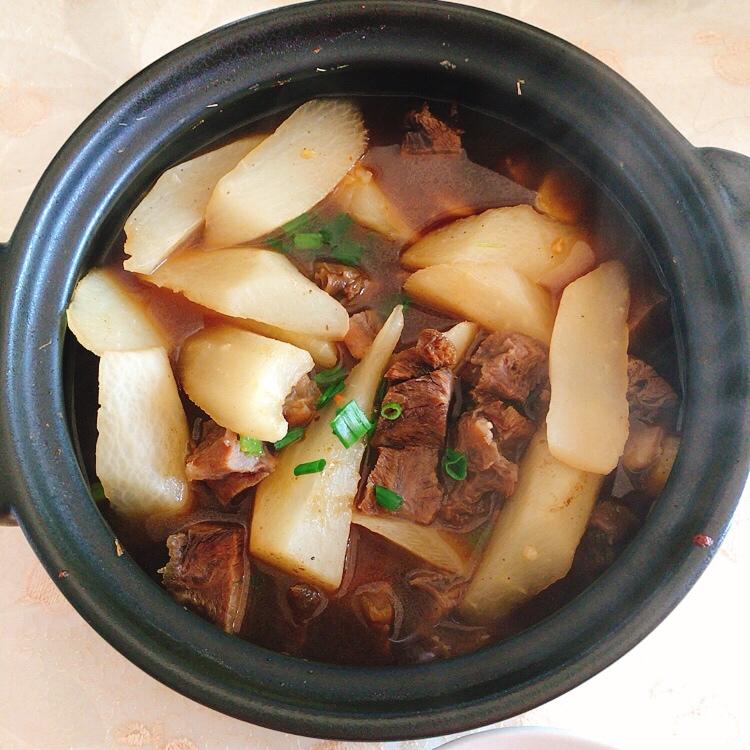 萝卜焖牛腩