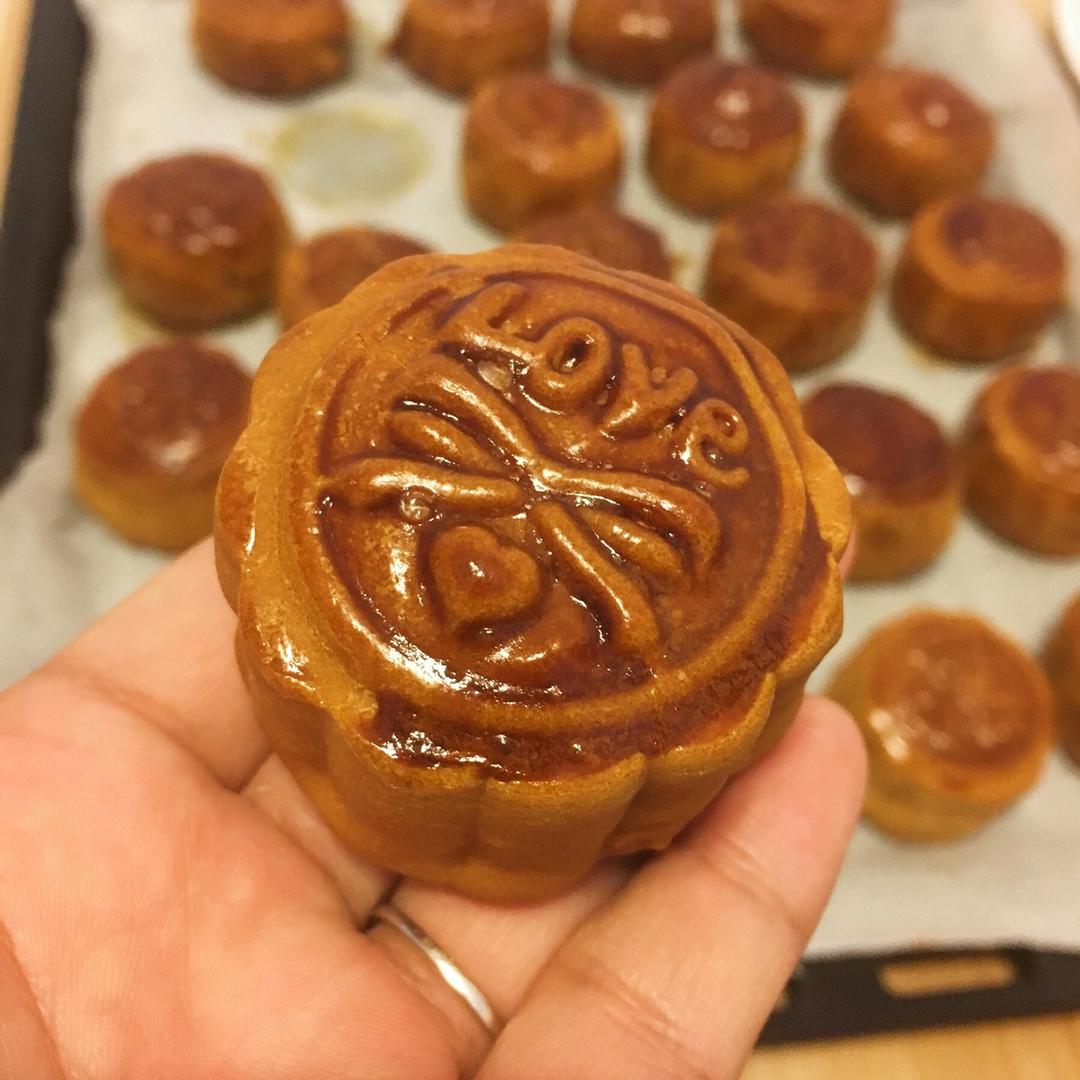 广式月饼—蛋黄莲蓉月饼