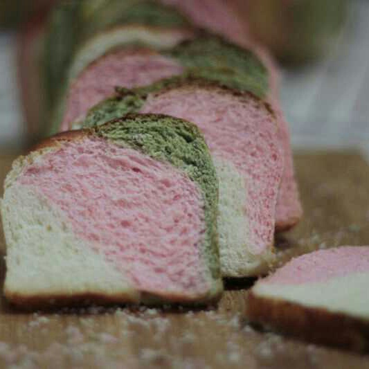 为孩子烘焙
        各式的饼干，蛋糕，面包排队站好。