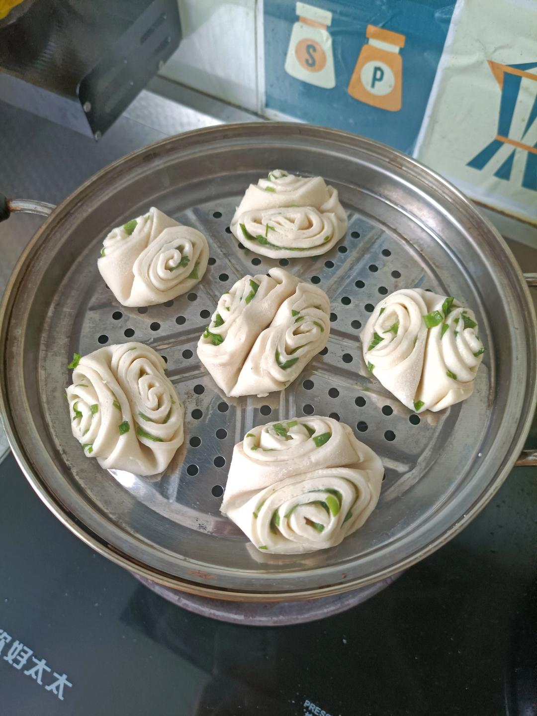 🌺椒盐葱香花卷🌺（操作简单，好吃又好看）