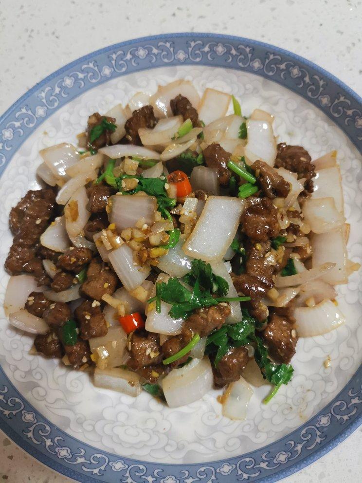 孜然洋葱炒牛肉粒